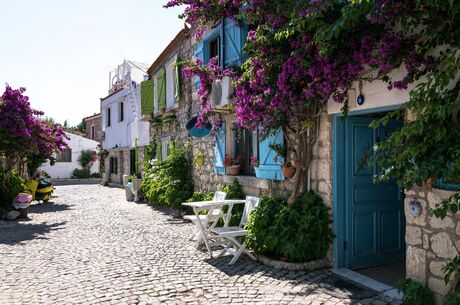 Salda Pamukkale Çeşme Alaçatı Turu / 1 Gece 2 Gün / İstanbul Kalkışlı