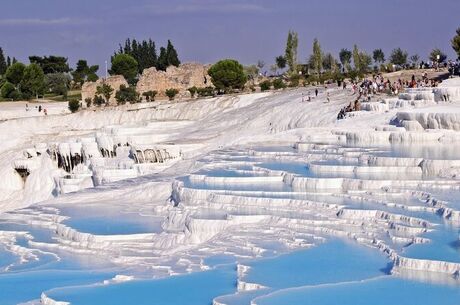 Salda Pamukkale Çeşme Alaçatı Turu / 1 Gece 2 Gün / İstanbul Kalkışlı